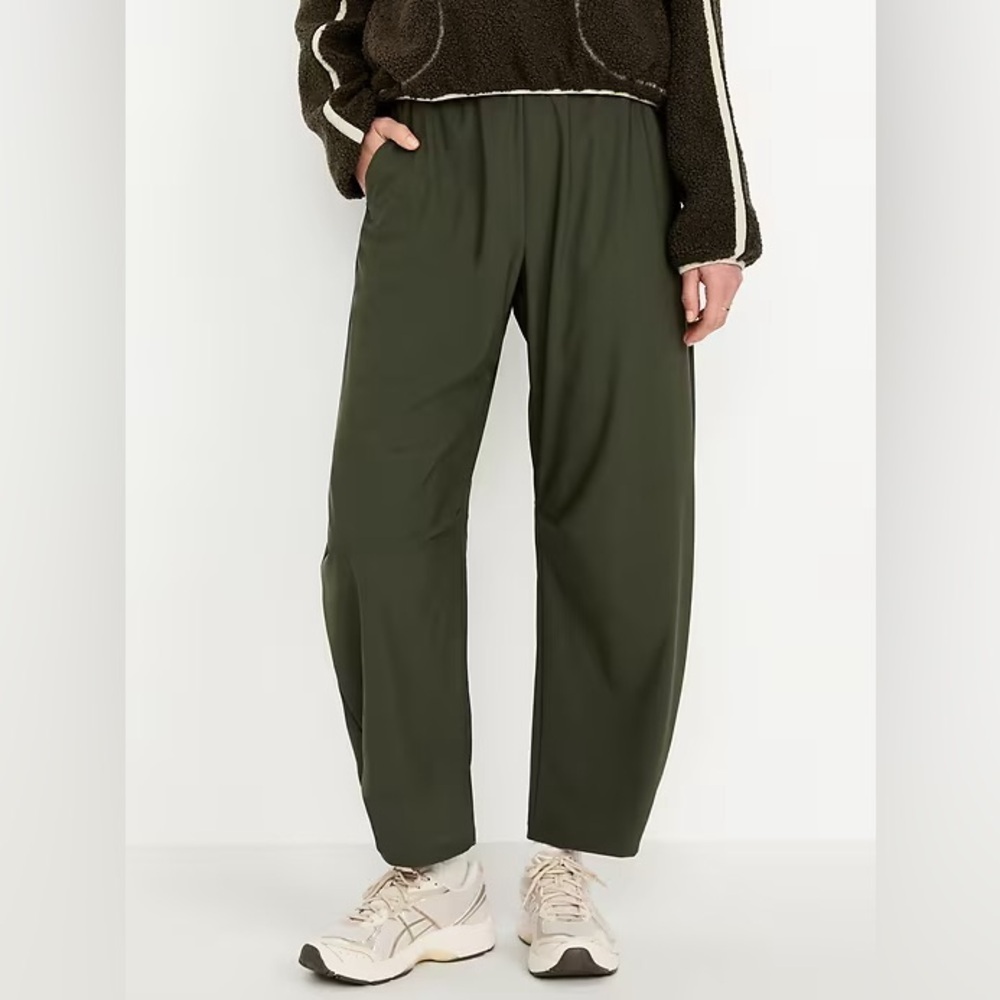 2 NWT! Old Navy Ancient Forest/Navy High-Waisted Sleektech Barrel Ankle Pant🏸